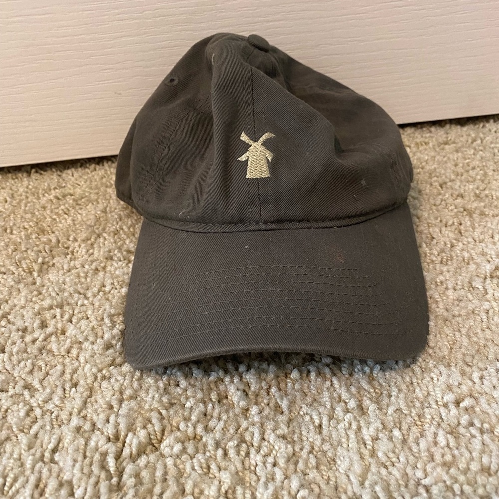 Dutch Bros hat